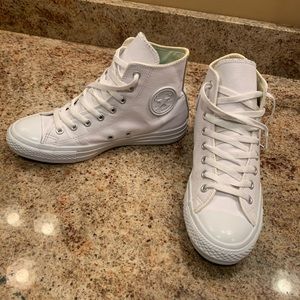 Converse Chuck Taylor All Star Leather Sneaker